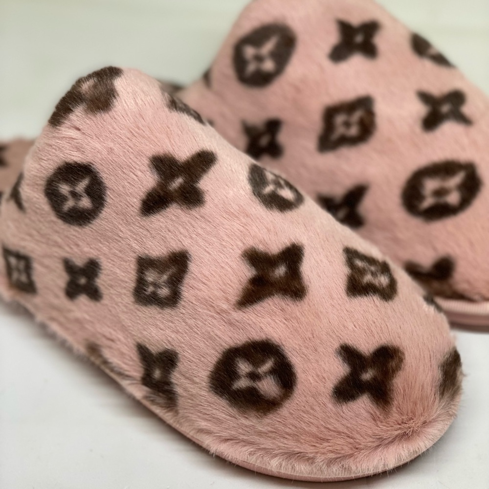 Trendy Pink and Black Fur Slippers - Picture 6 of 7